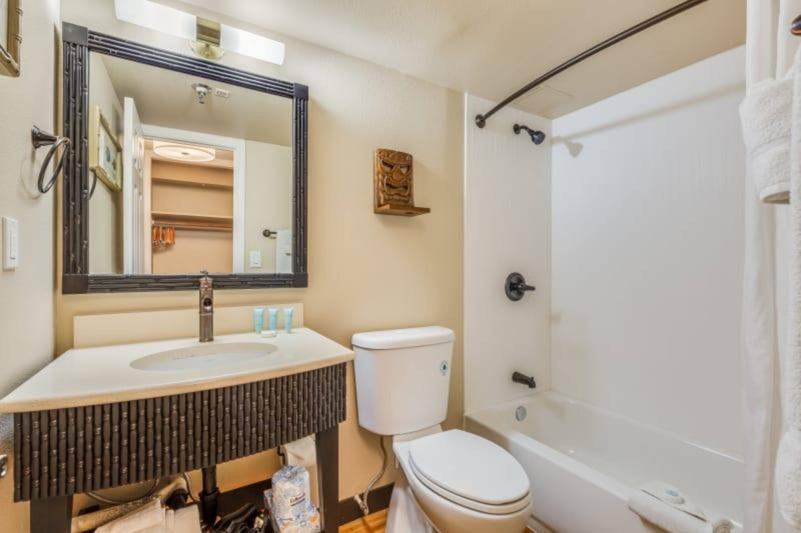 Condo in Honolulu · ★4.45 · Studio · 2 beds · 1 shared bath - Image 17