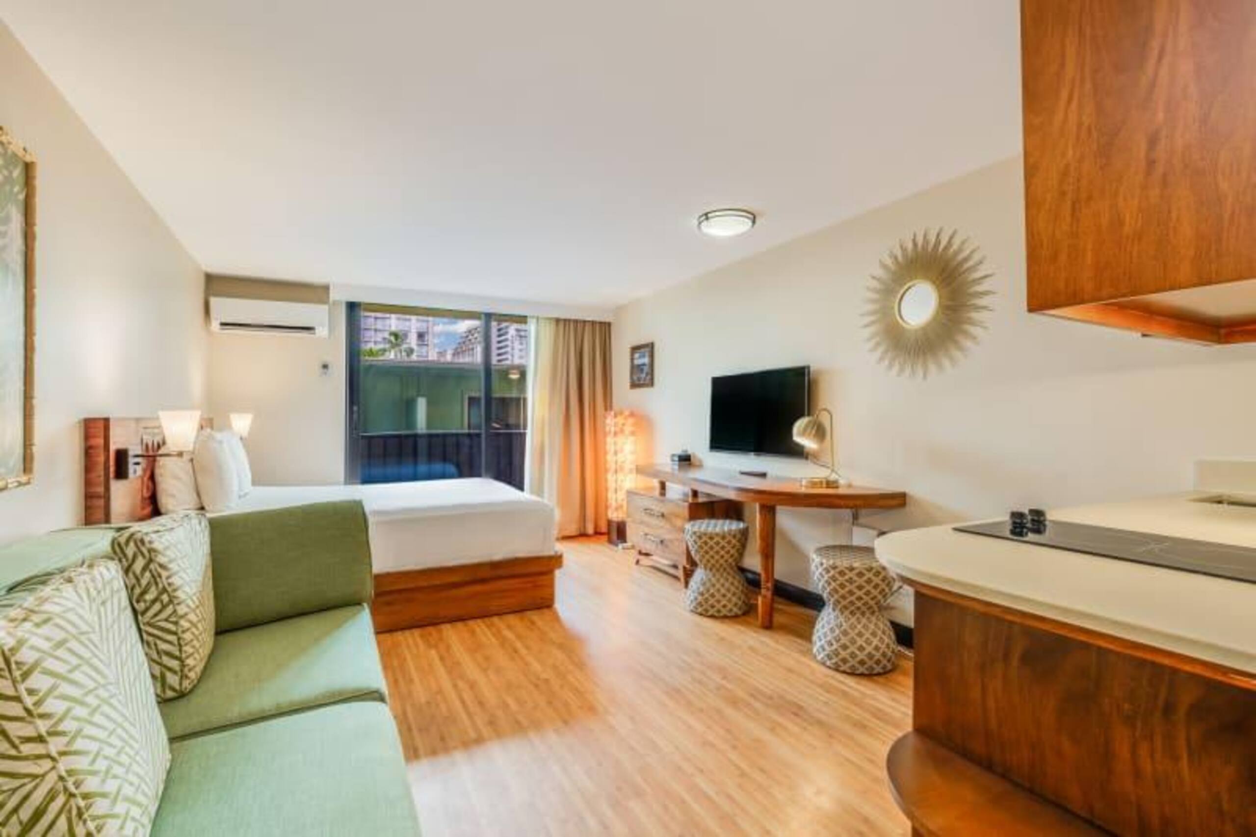 Condo in Honolulu · ★4.45 · Studio · 2 beds · 1 shared bath - Image 7