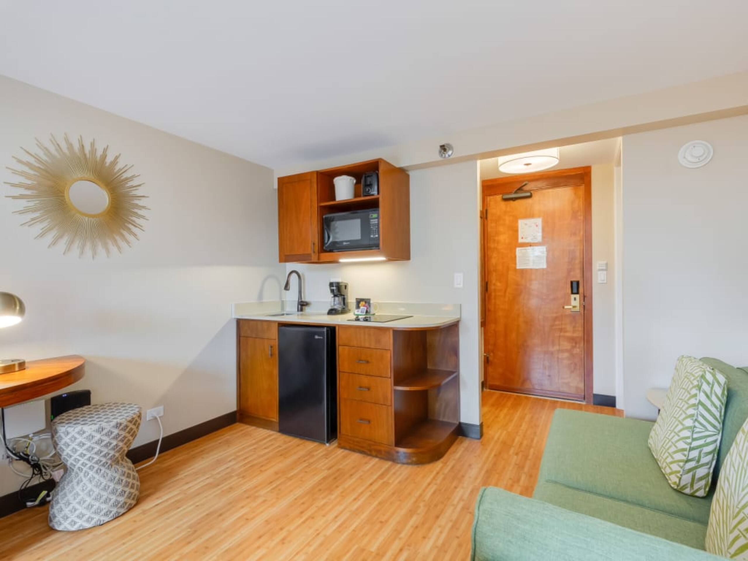 Condo in Honolulu · ★4.45 · Studio · 2 beds · 1 shared bath - Image 3