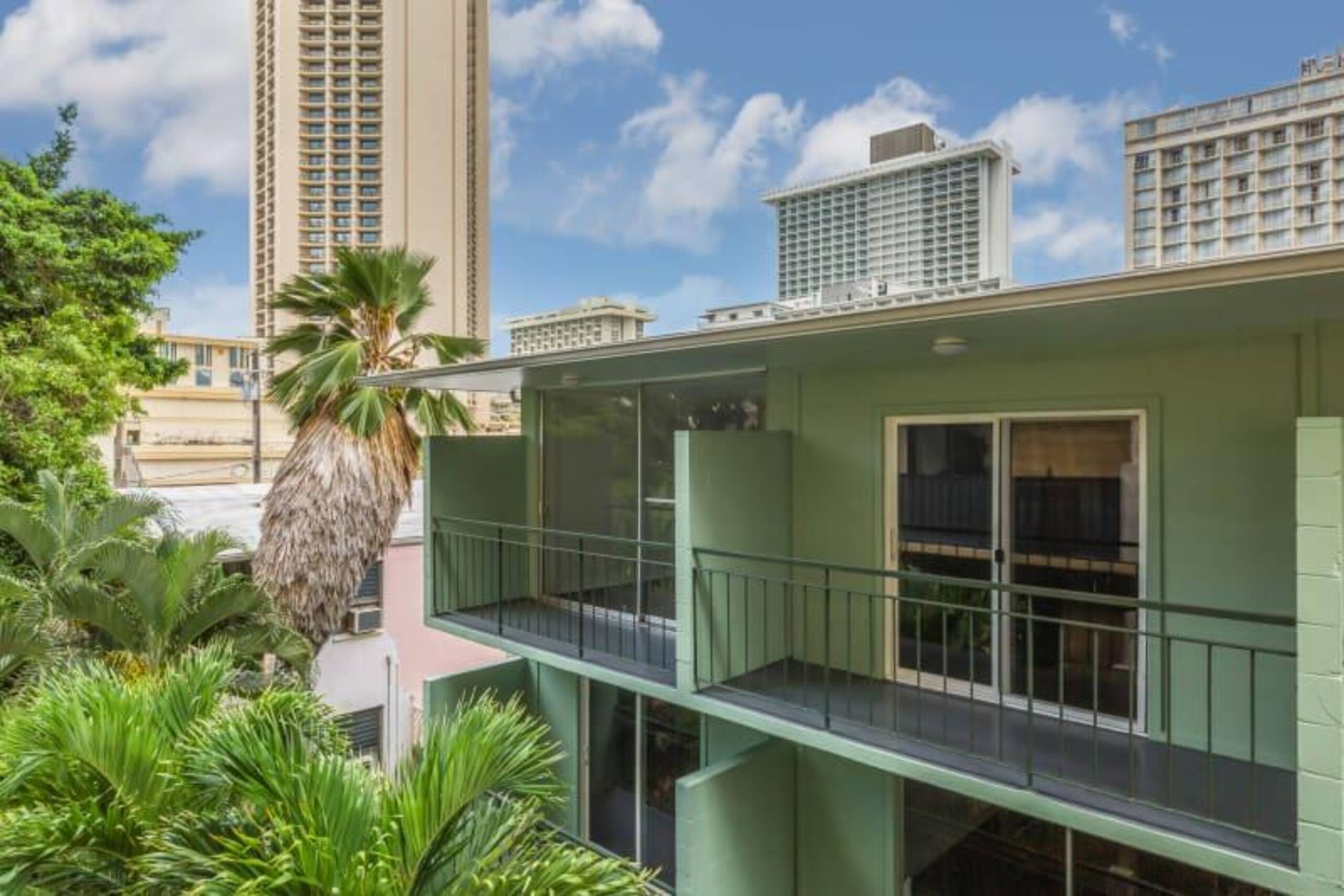 Condo in Honolulu · ★4.45 · Studio · 2 beds · 1 shared bath - Image 11