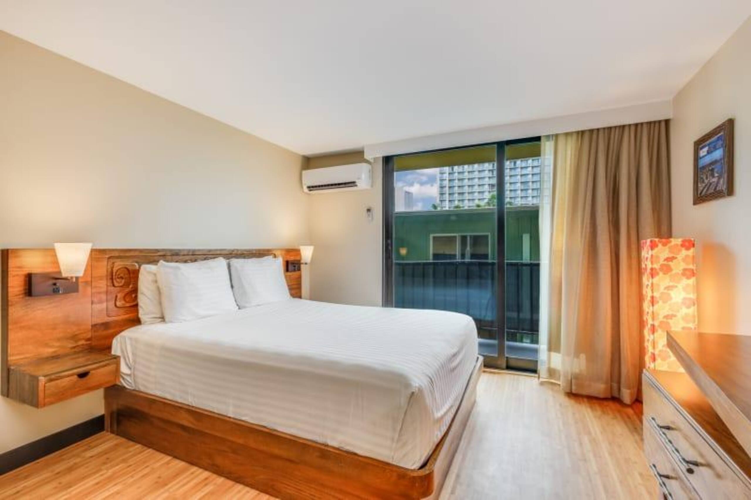 Condo in Honolulu · ★4.45 · Studio · 2 beds · 1 shared bath - Image 12