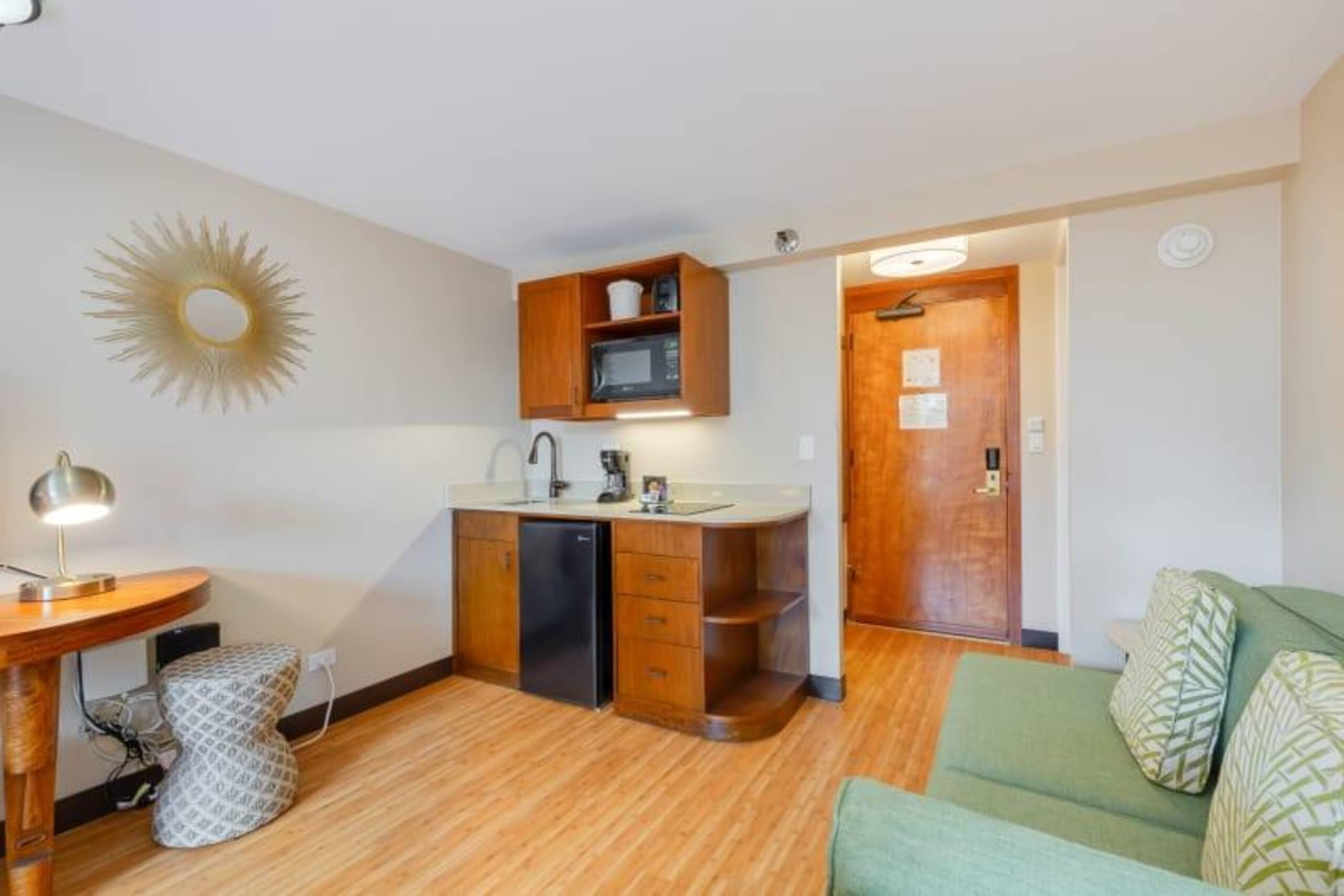 Condo in Honolulu · ★4.45 · Studio · 2 beds · 1 shared bath - Image 16