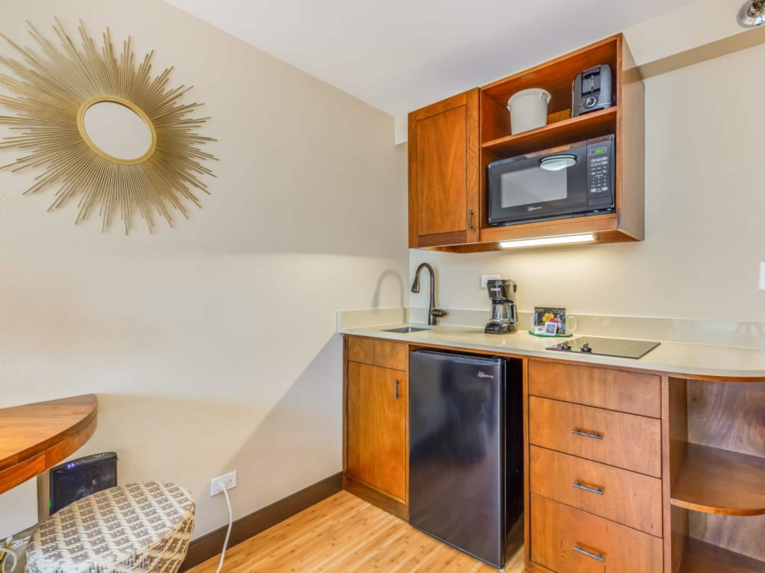 Condo in Honolulu · ★4.45 · Studio · 2 beds · 1 shared bath - Image 32
