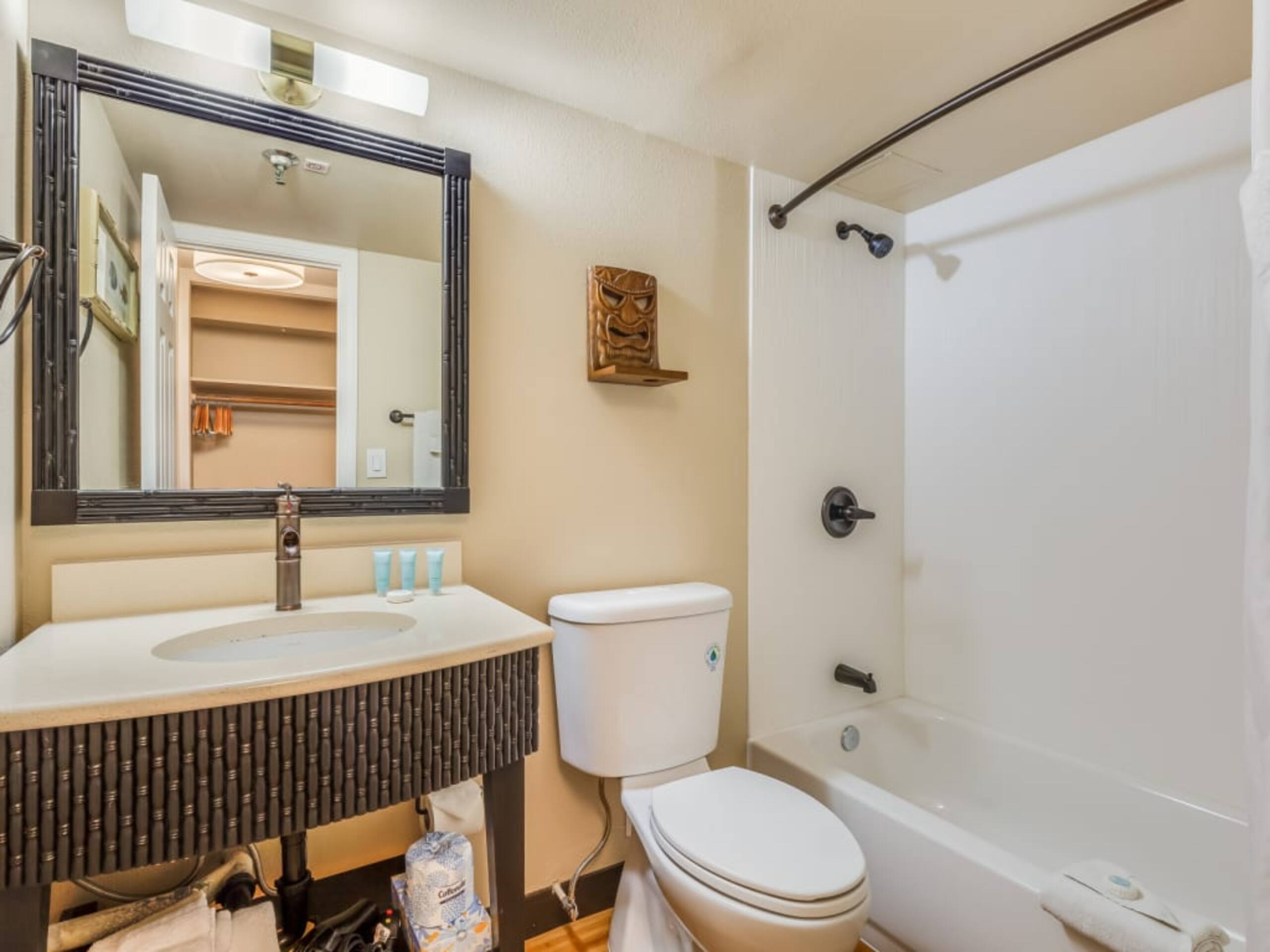 Condo in Honolulu · ★4.45 · Studio · 2 beds · 1 shared bath - Image 33