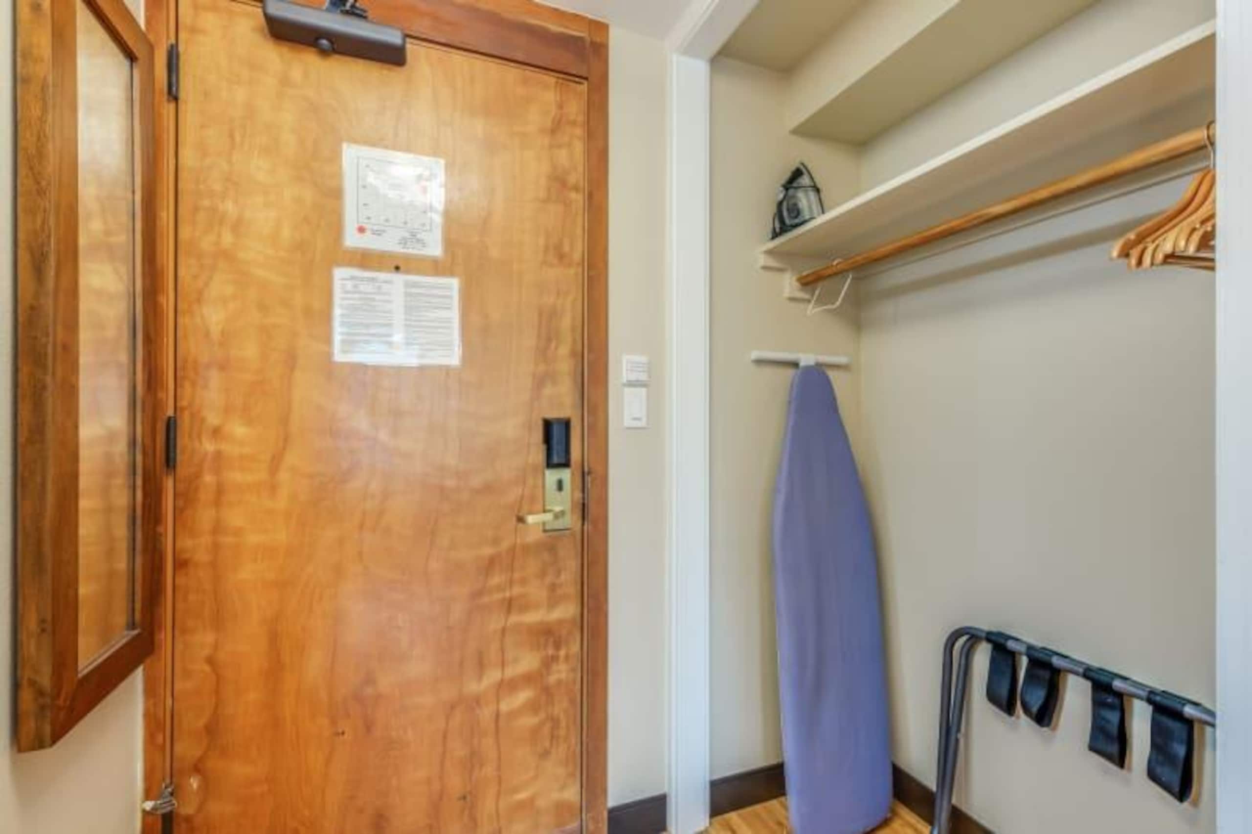 Condo in Honolulu · ★4.45 · Studio · 2 beds · 1 shared bath - Image 18