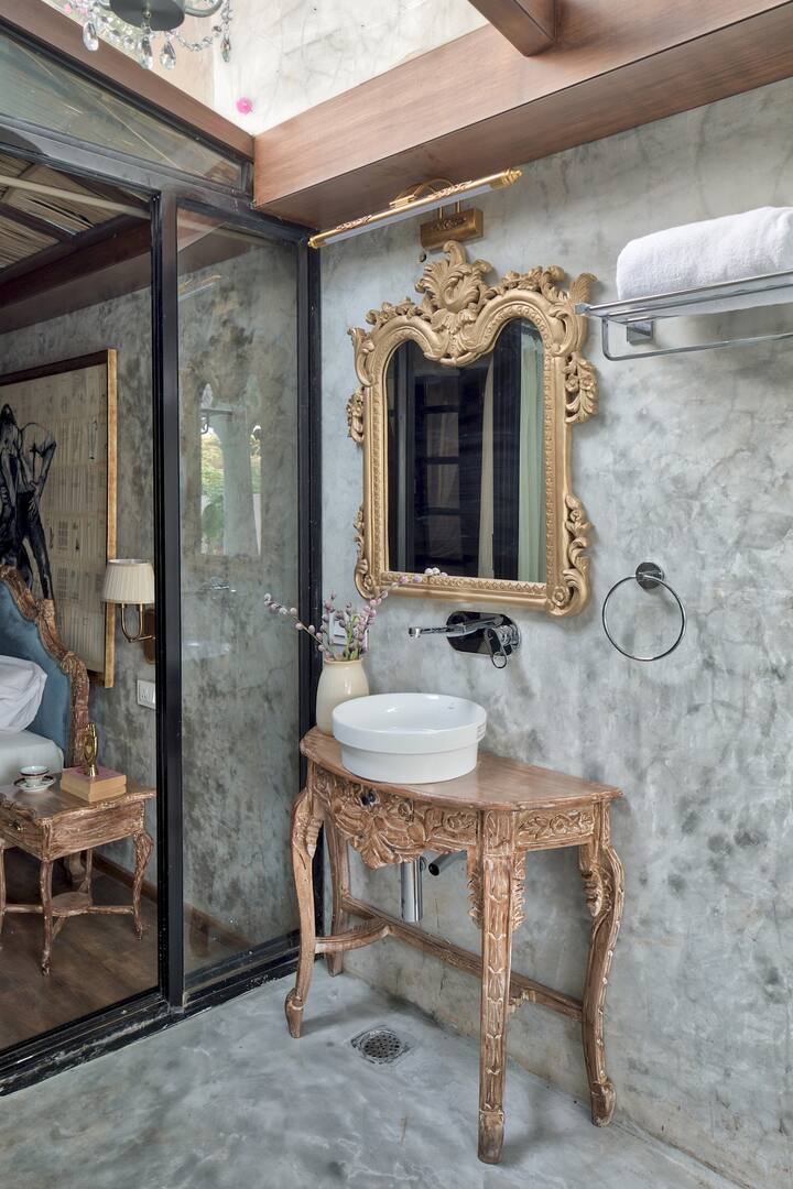 Full bathroom 1 image 1