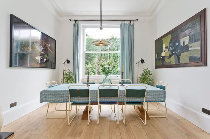 Gorgeous & Grand 5 Bed House, Holland Park