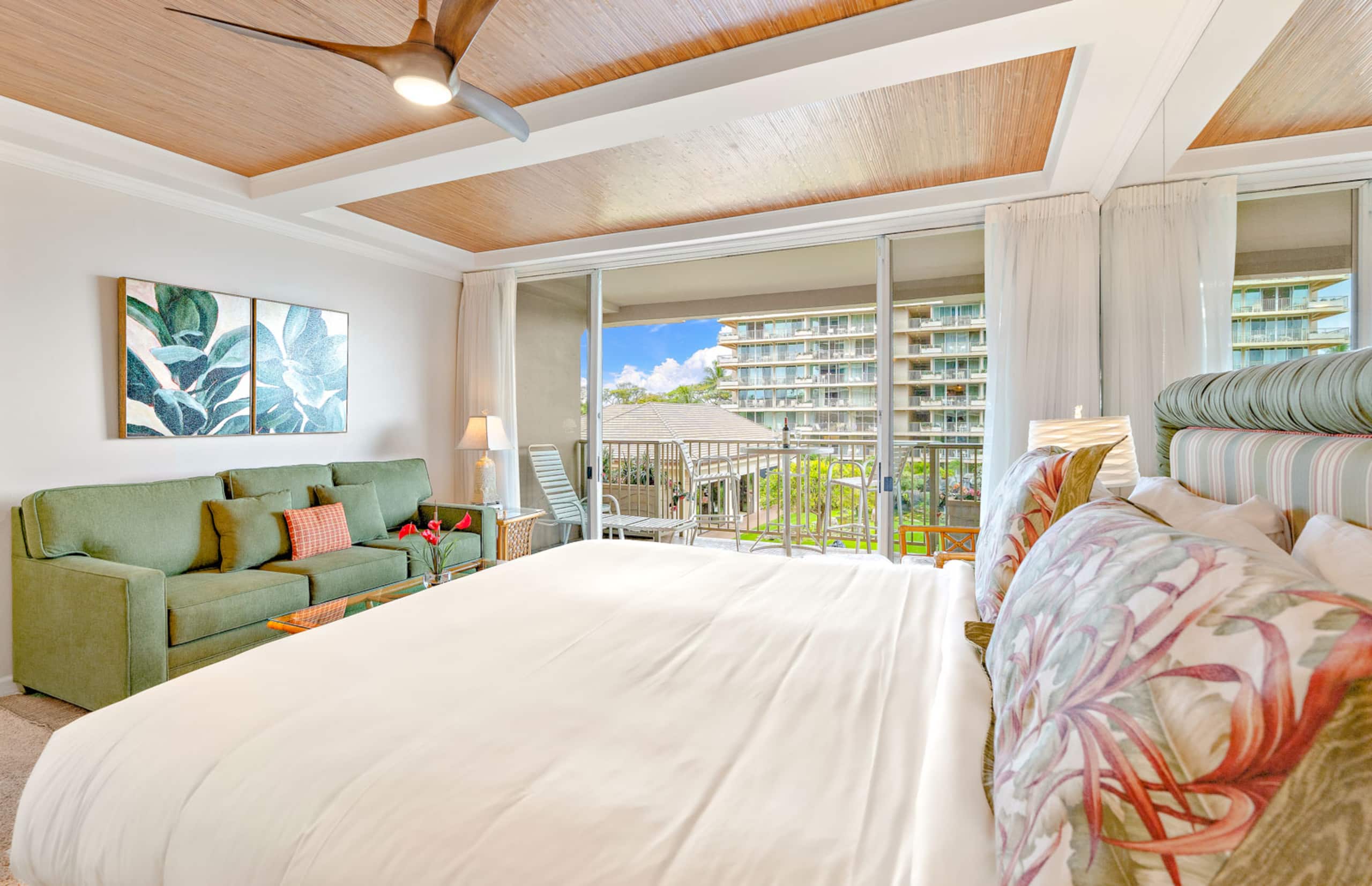 Condo in Lahaina · ★4.44 · Studio · 2 beds · 1 bath - Image 10