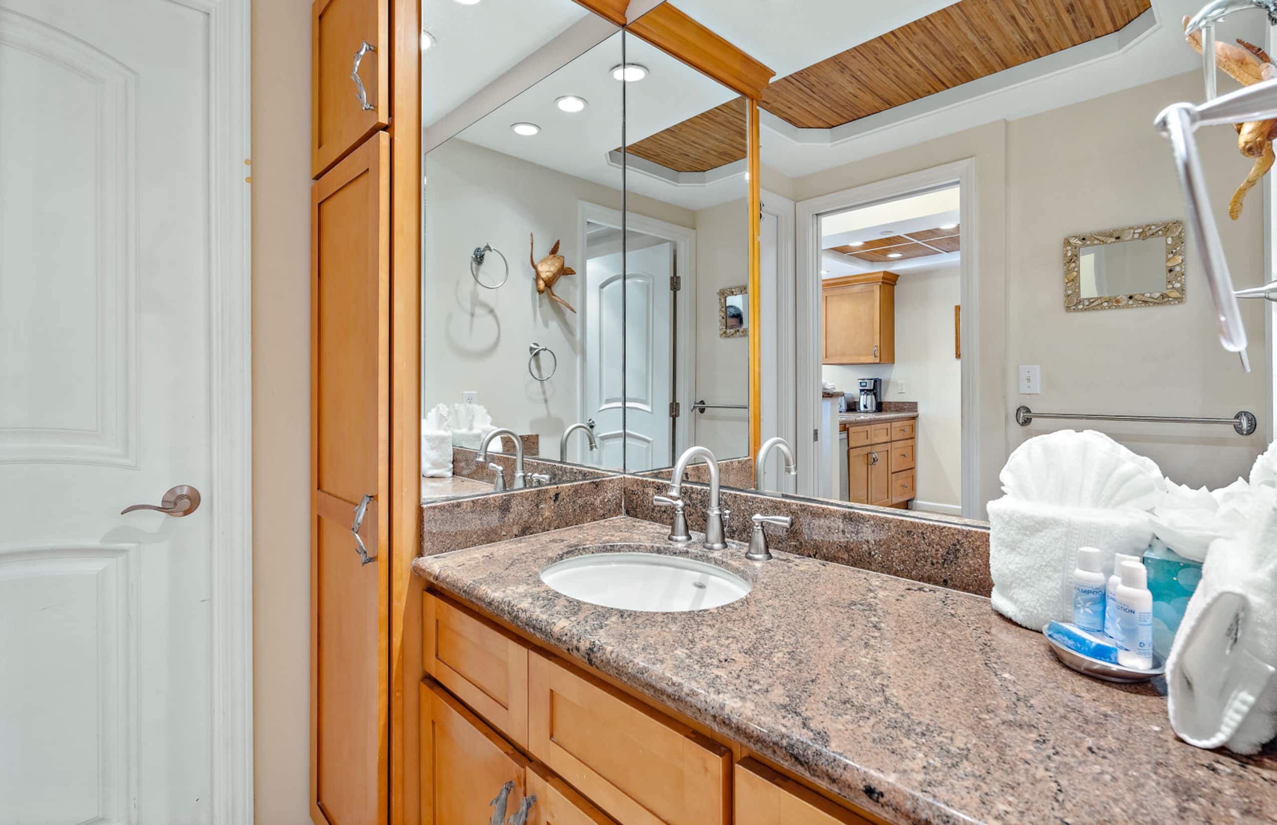 Condo in Lahaina · ★4.44 · Studio · 2 beds · 1 bath - Image 16