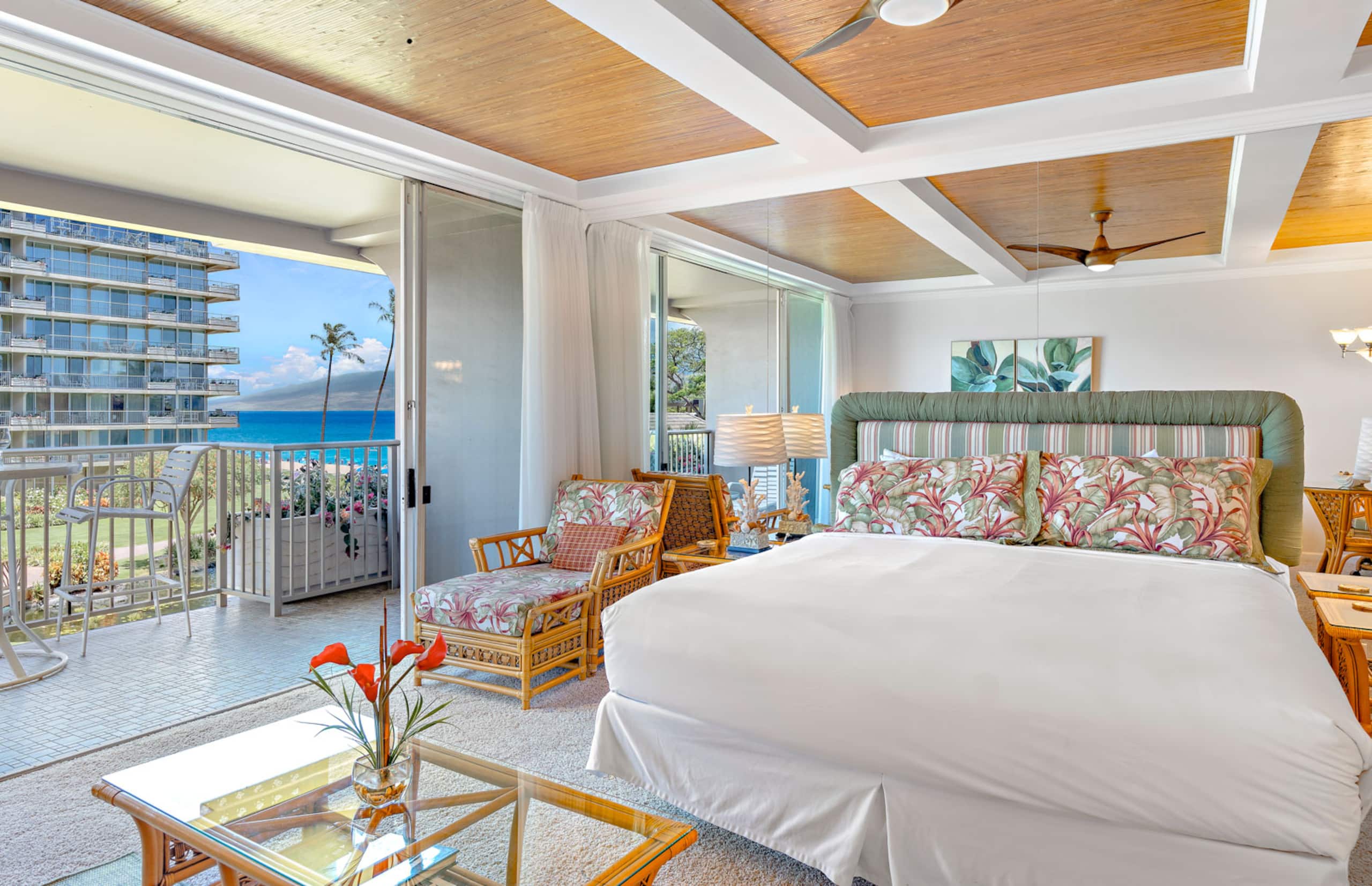 Condo in Lahaina · ★4.44 · Studio · 2 beds · 1 bath - Image 3