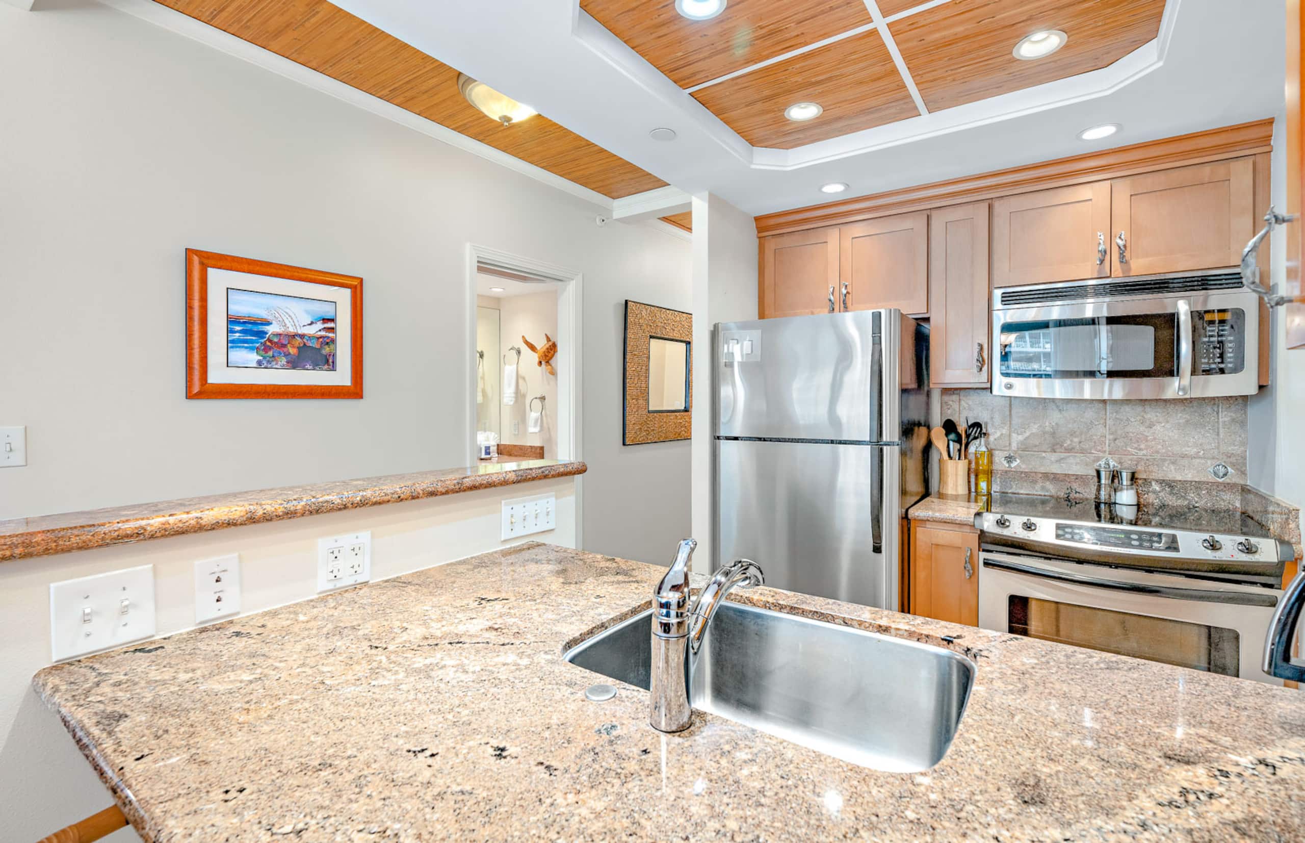 Condo in Lahaina · ★4.44 · Studio · 2 beds · 1 bath - Image 5