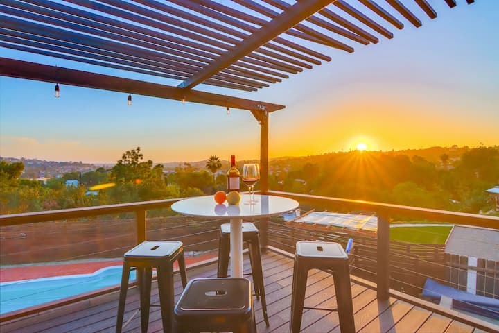 The Helix House | Pool & Mountain Views - Houses for Rent in La