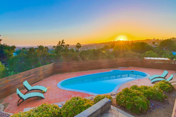 The Helix House | Pool & Mountain Views - Houses for Rent in La