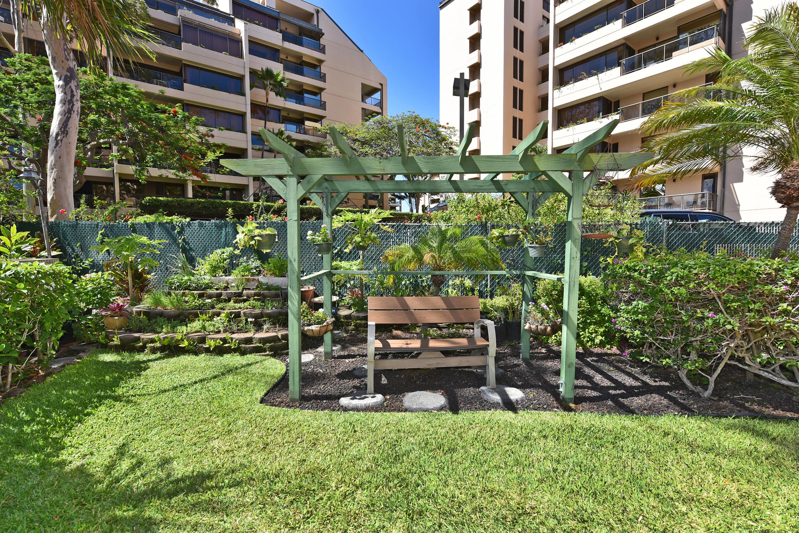 Condo in Lahaina · ★4.82 · 1 bedroom · 3 beds · 1 private bath - Image 34