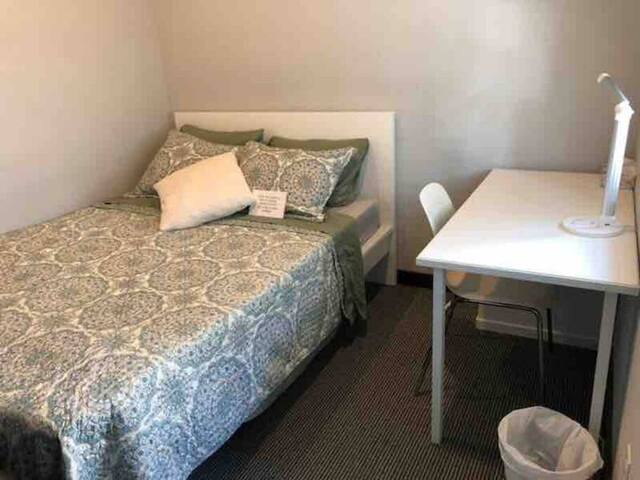 4212 UW 2-Bedroom modern Townhouse N Seattle home gallery image 4