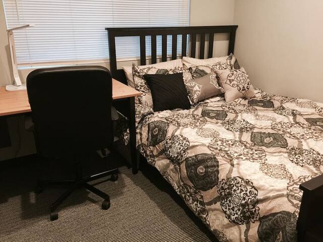 4212 UW 2-Bedroom modern Townhouse N Seattle home gallery image 5