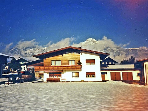 Detached holiday home with a garden