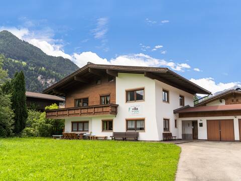 Detached holiday home with a garden