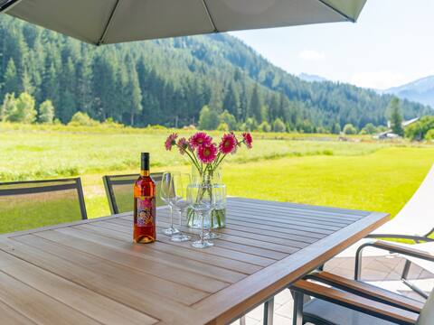Animal-friendly lodge near ski resort