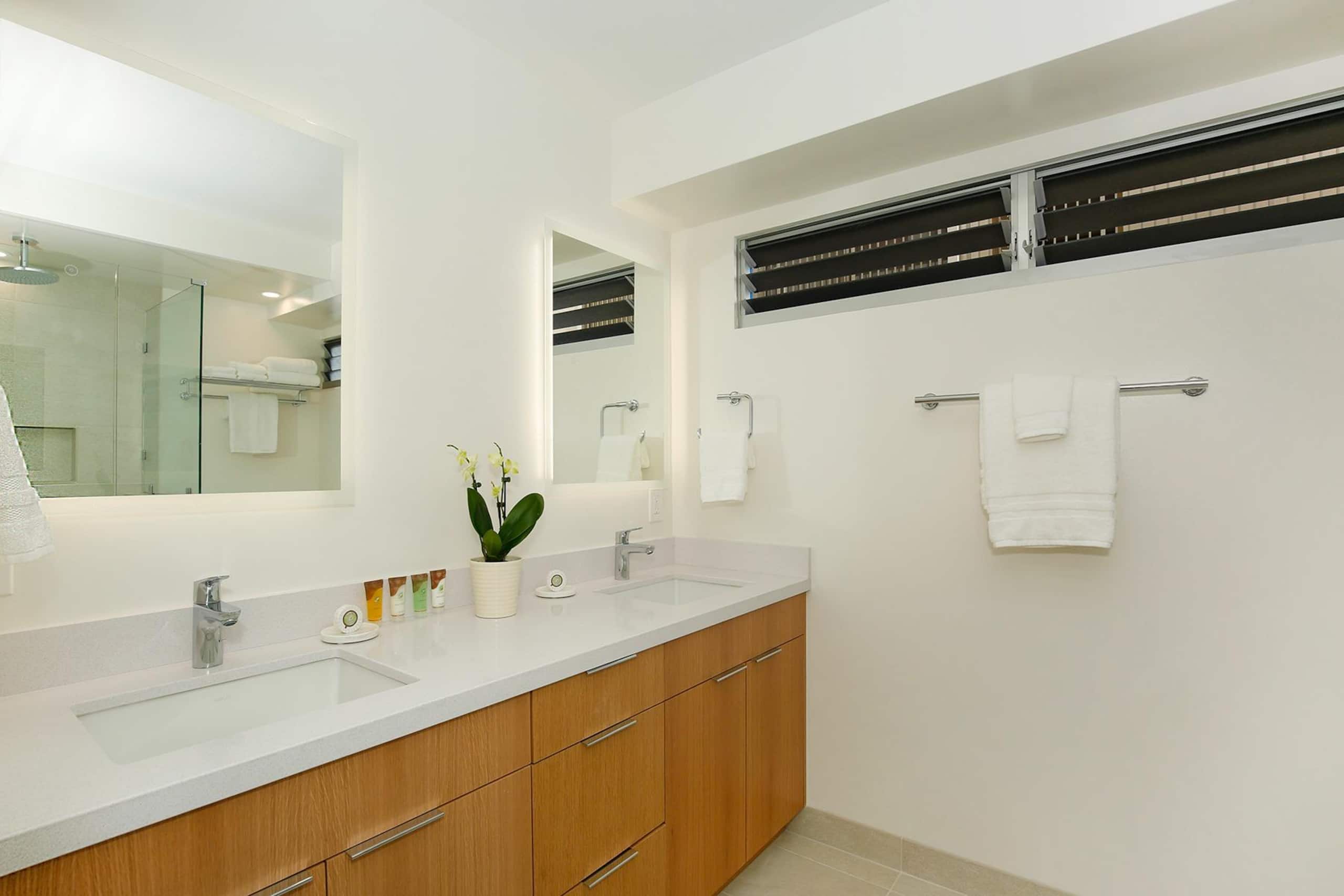 Condo in Honolulu · ★4.91 · 2 bedrooms · 4 beds · 2 private baths - Image 27