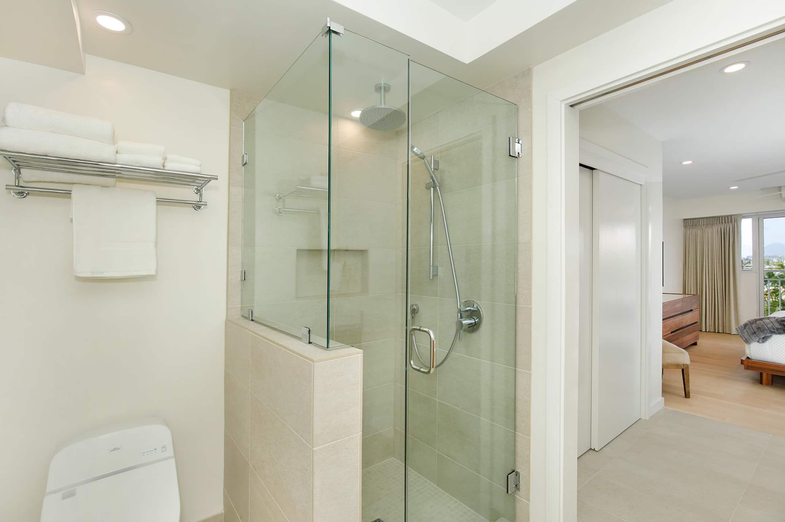Condo in Honolulu · ★4.91 · 2 bedrooms · 4 beds · 2 private baths - Image 28