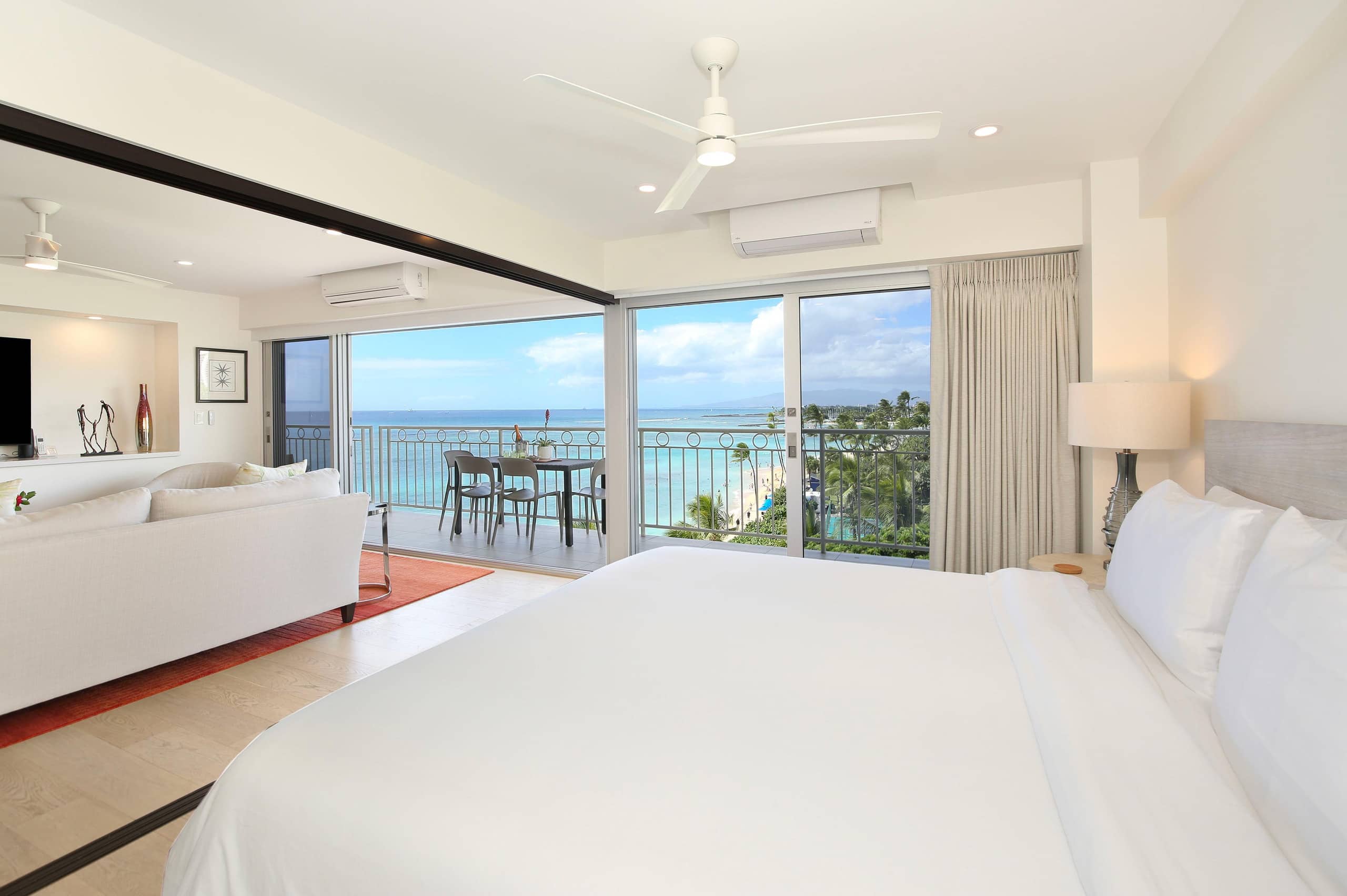 Condo in Honolulu · ★4.91 · 2 bedrooms · 4 beds · 2 private baths - Image 2