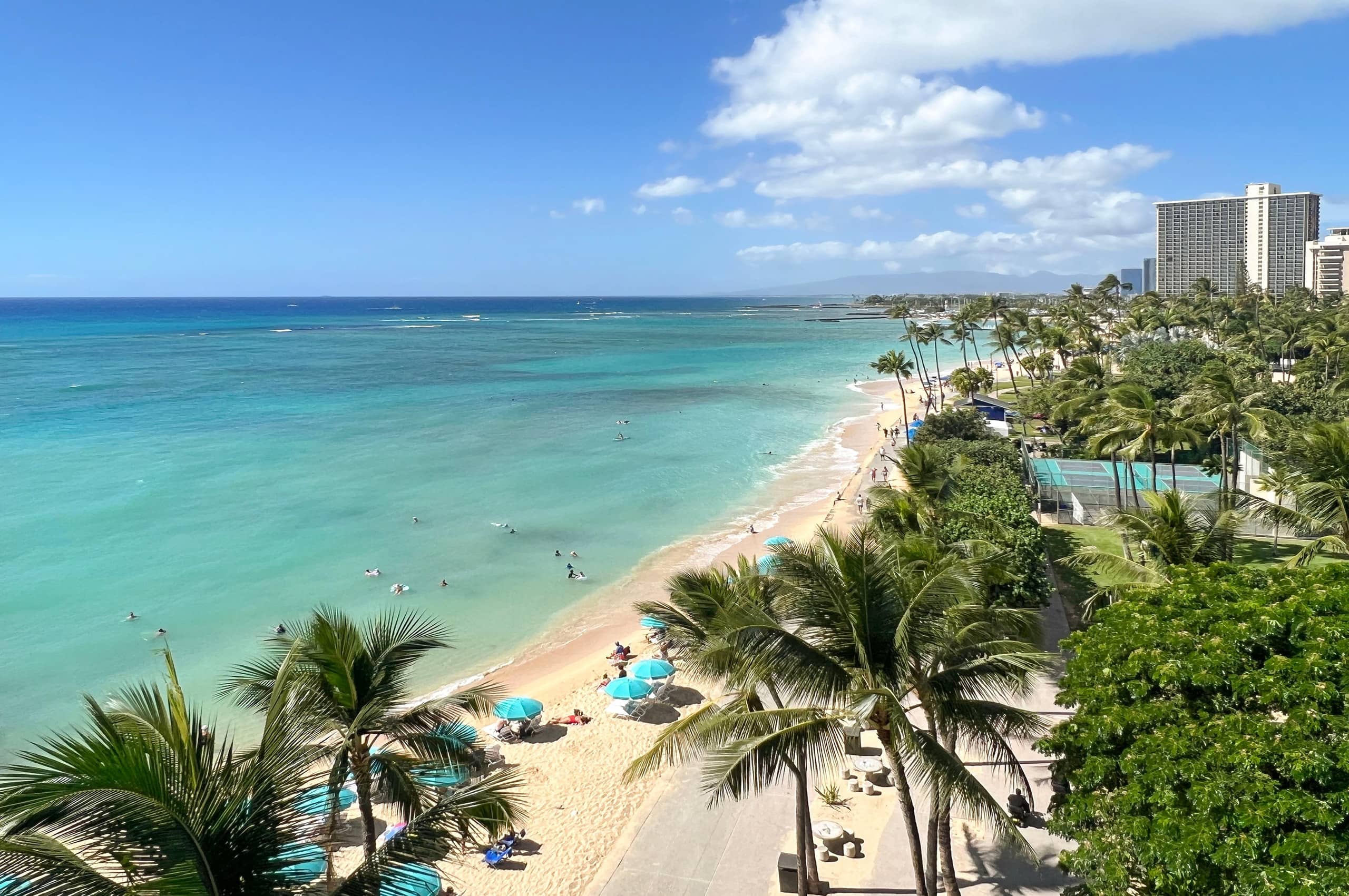 Condo in Honolulu · ★4.91 · 2 bedrooms · 4 beds · 2 private baths - Image 32