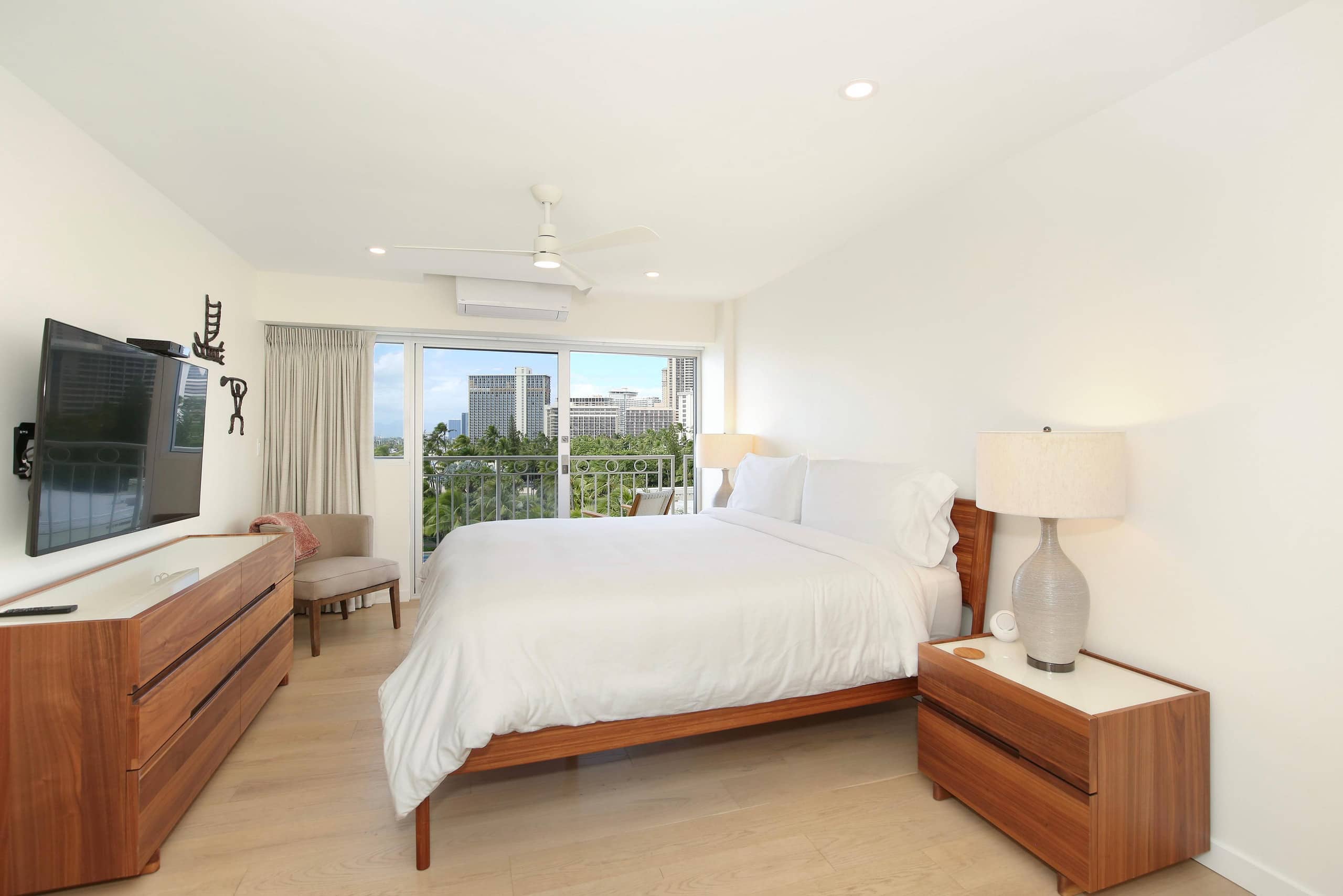 Condo in Honolulu · ★4.91 · 2 bedrooms · 4 beds · 2 private baths - Image 1