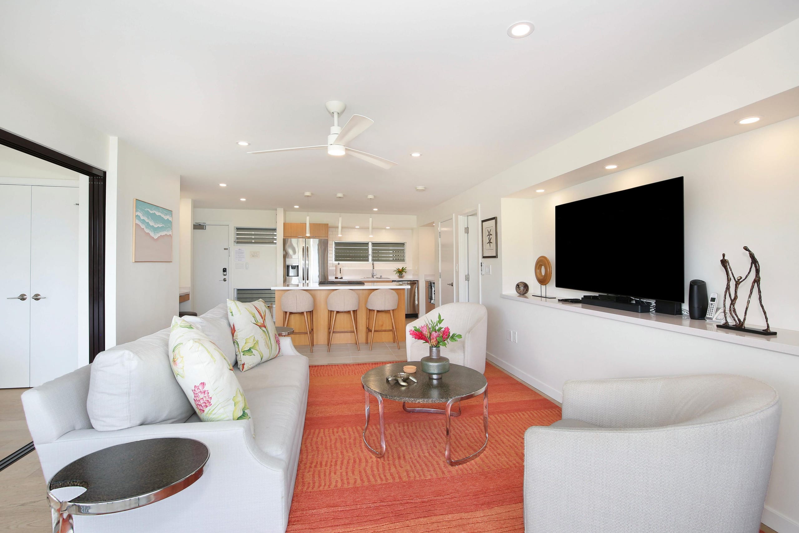 Condo in Honolulu · ★4.91 · 2 bedrooms · 4 beds · 2 private baths - Image 11