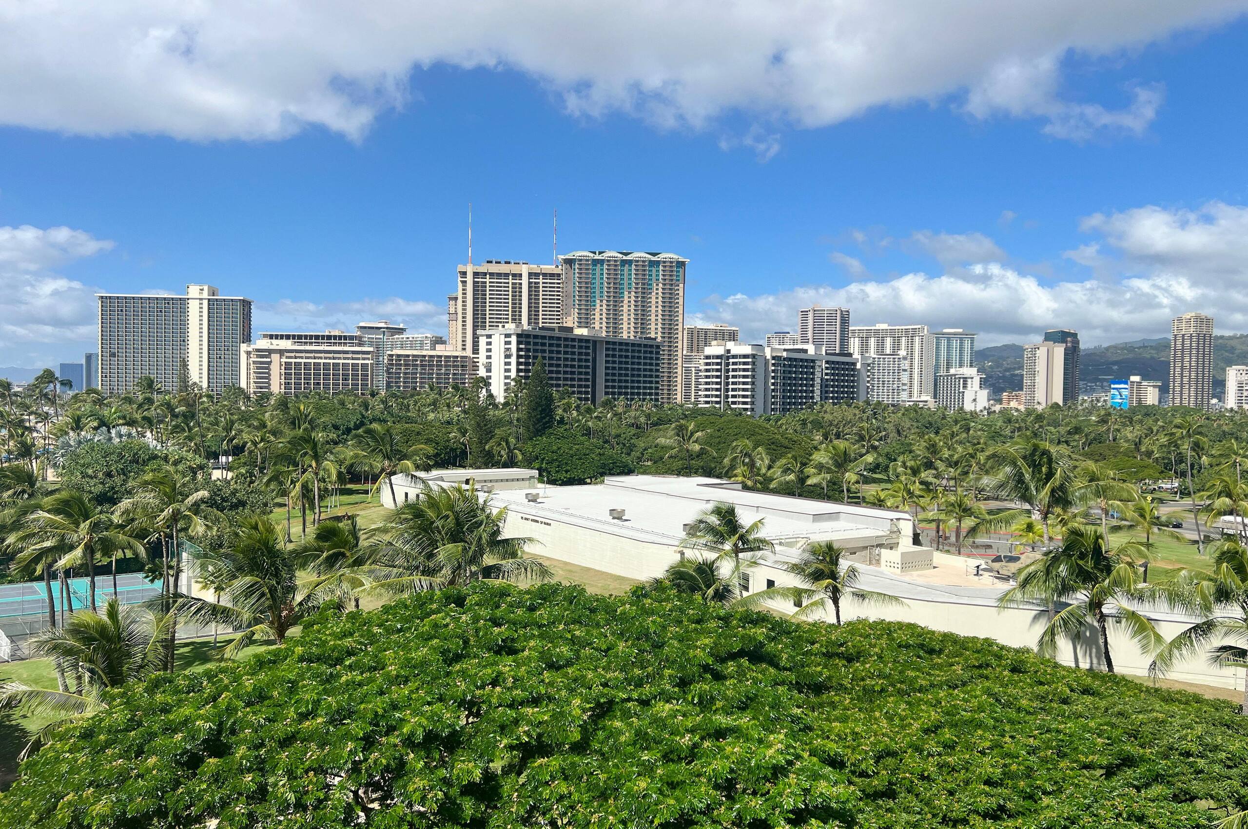 Condo in Honolulu · ★4.91 · 2 bedrooms · 4 beds · 2 private baths - Image 37