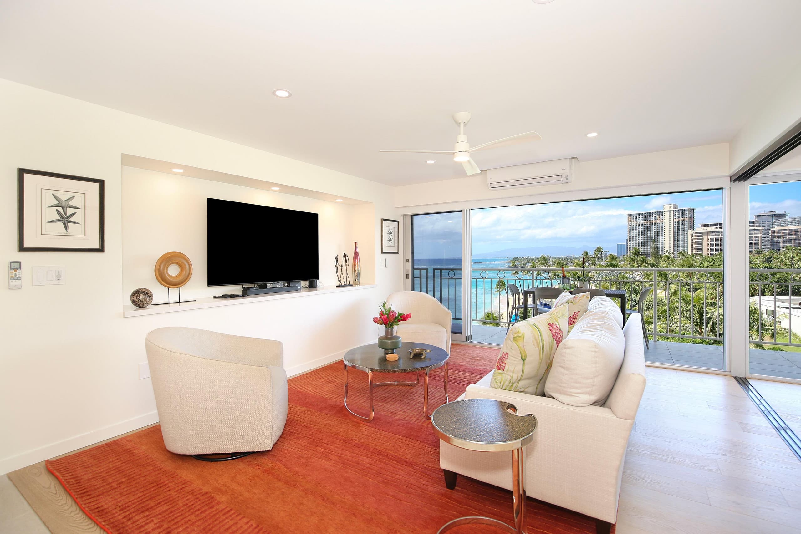 Condo in Honolulu · ★4.91 · 2 bedrooms · 4 beds · 2 private baths - Image 6