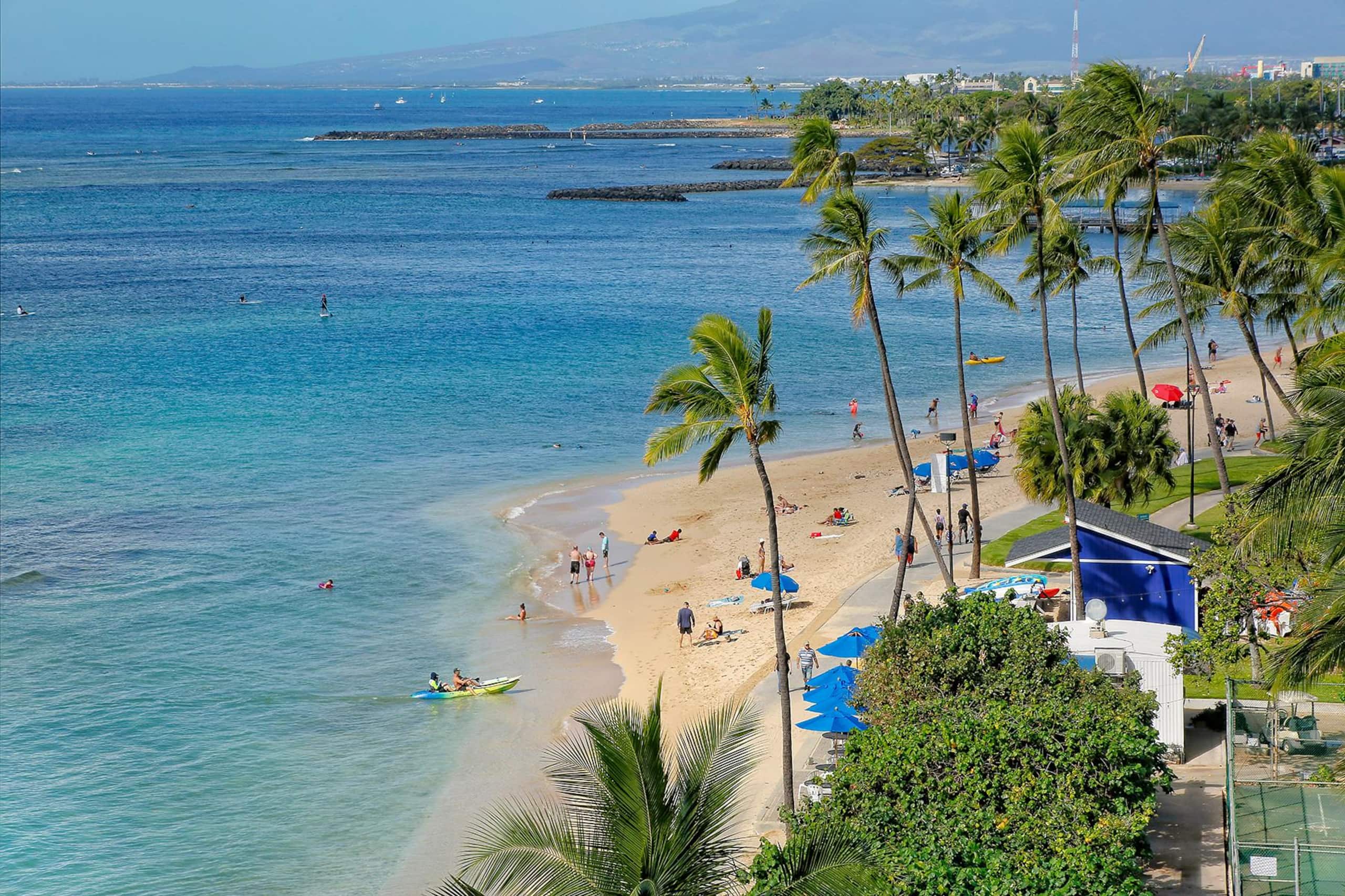 Condo in Honolulu · ★4.91 · 2 bedrooms · 4 beds · 2 private baths - Image 34