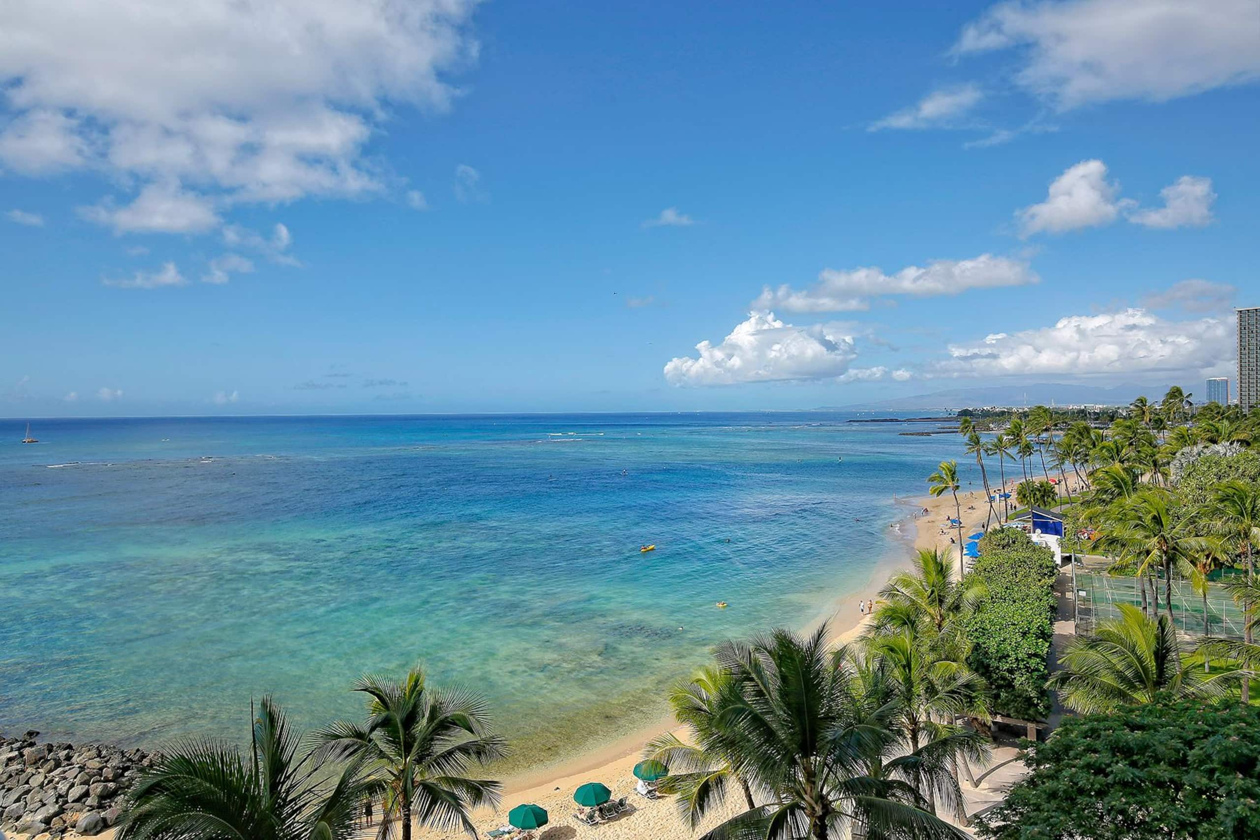 Condo in Honolulu · ★4.91 · 2 bedrooms · 4 beds · 2 private baths - Image 31