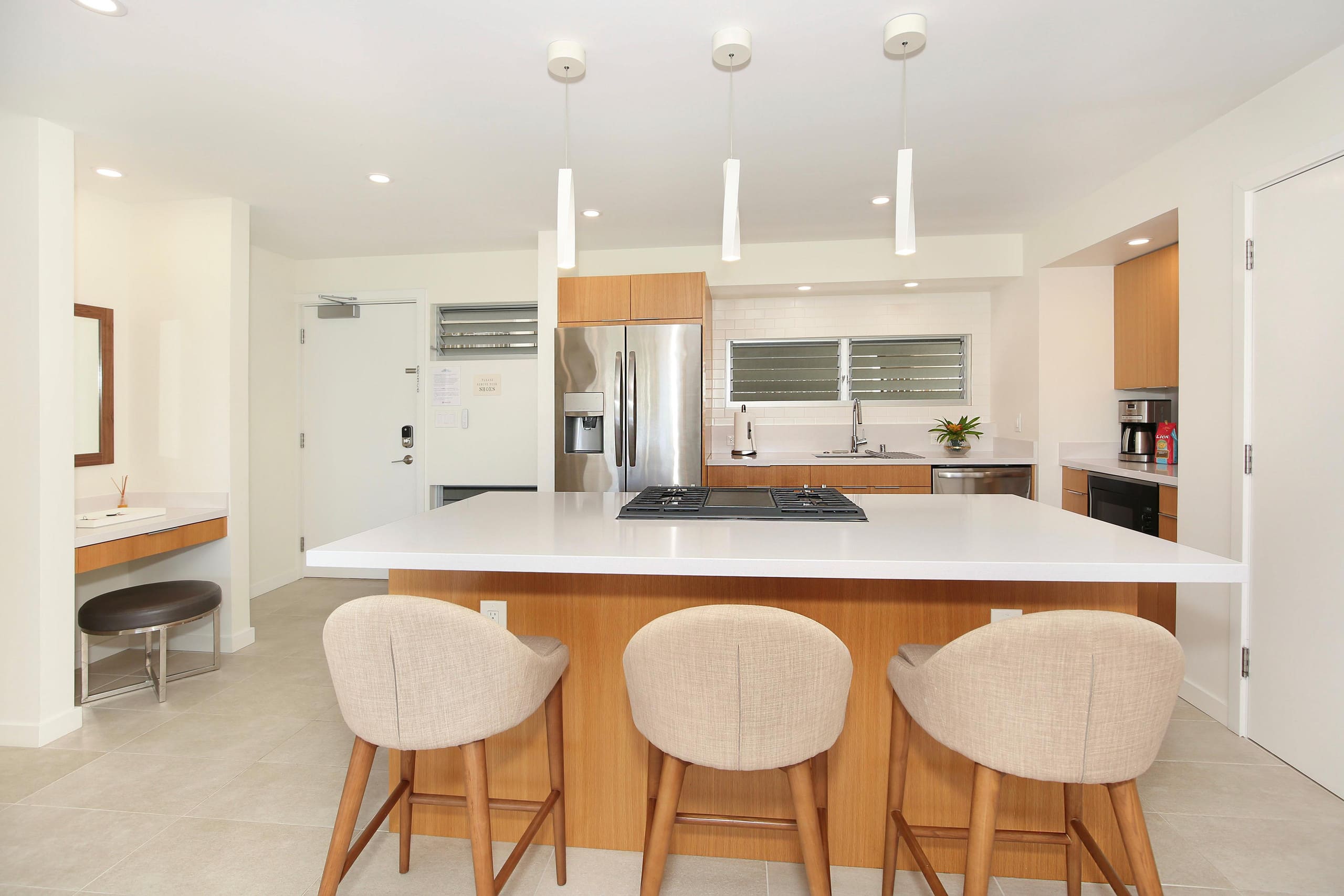 Condo in Honolulu · ★4.91 · 2 bedrooms · 4 beds · 2 private baths - Image 18