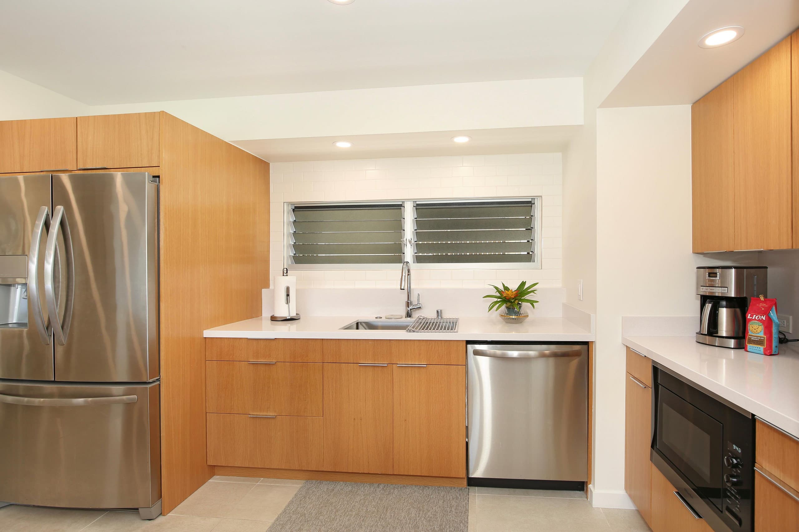 Condo in Honolulu · ★4.91 · 2 bedrooms · 4 beds · 2 private baths - Image 16