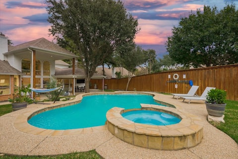 Spacious and Luxury Home w/ Cinema Room and Pool