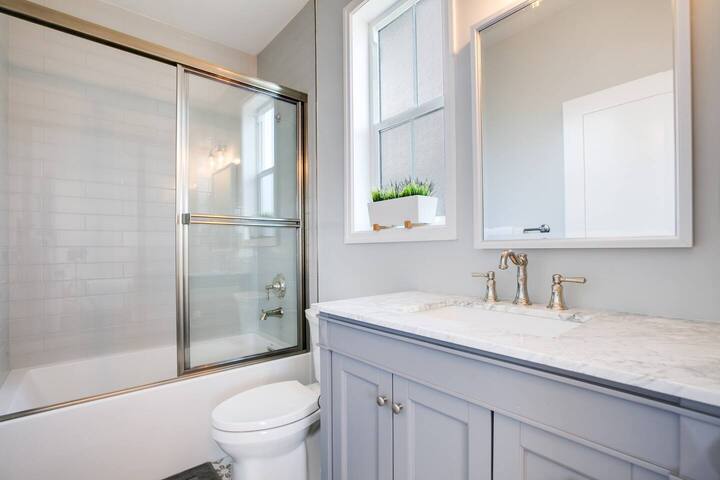 Modern Home w/ Backyard 5-10min to CalTech/PCC gallery image 5