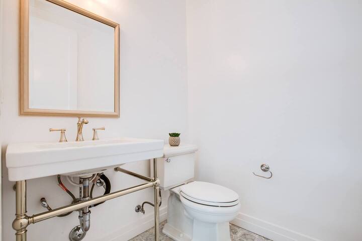 Modern Home w/ Backyard 5-10min to CalTech/PCC gallery image 4