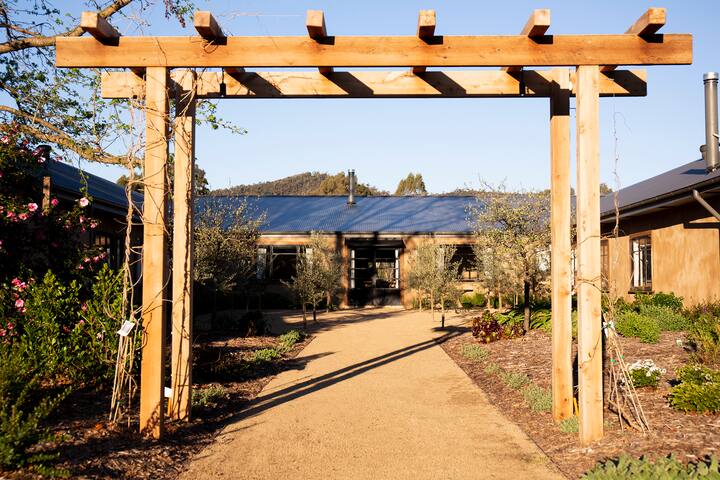 Luxury Yarra Valley Farmstead 8 Bedroom 21 Guests gallery image 5