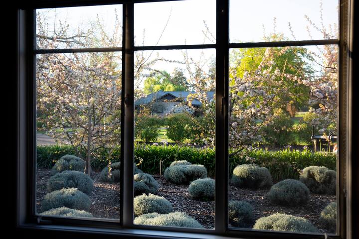 Luxury Yarra Valley Farmstead 8 Bedroom 21 Guests gallery image 3