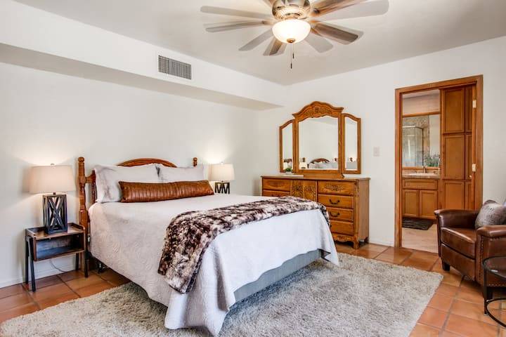 Pangunahing silid - tulugan na may ensuite