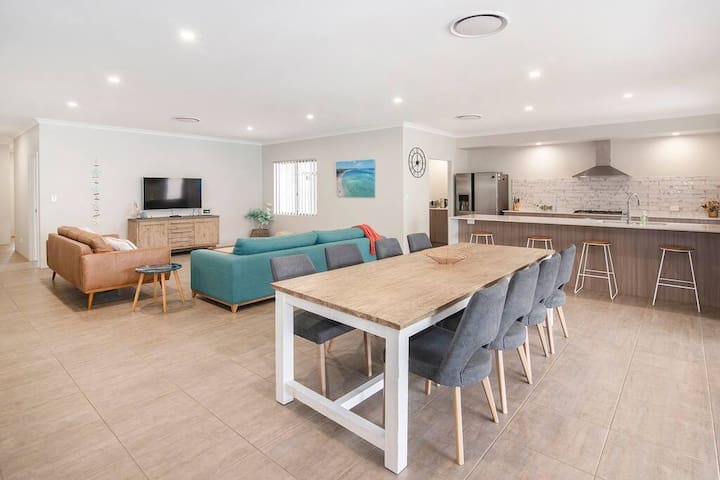 Family Tides- WIFI, Ducted Heating/Cooling