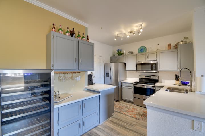 'Red Rox' Phoenix Condo w/ Patio ~ 3 Mi to Airport - Condominiums for ...