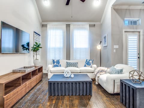 Driem House Luxurious Home in Legacy - Long Term