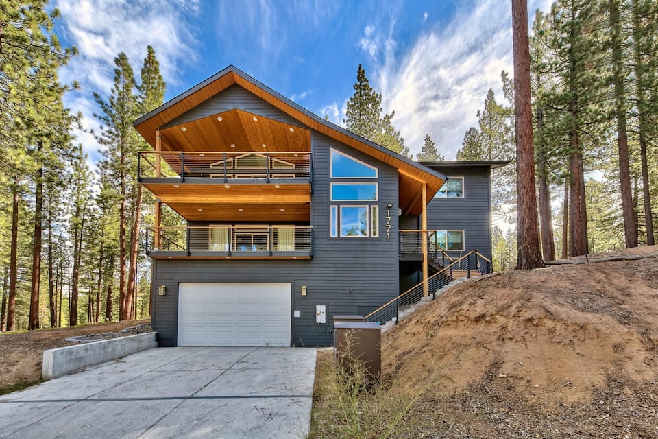 High Meadow Luxury 5BR,3BA- 8 Min to Heavenly — photo 1