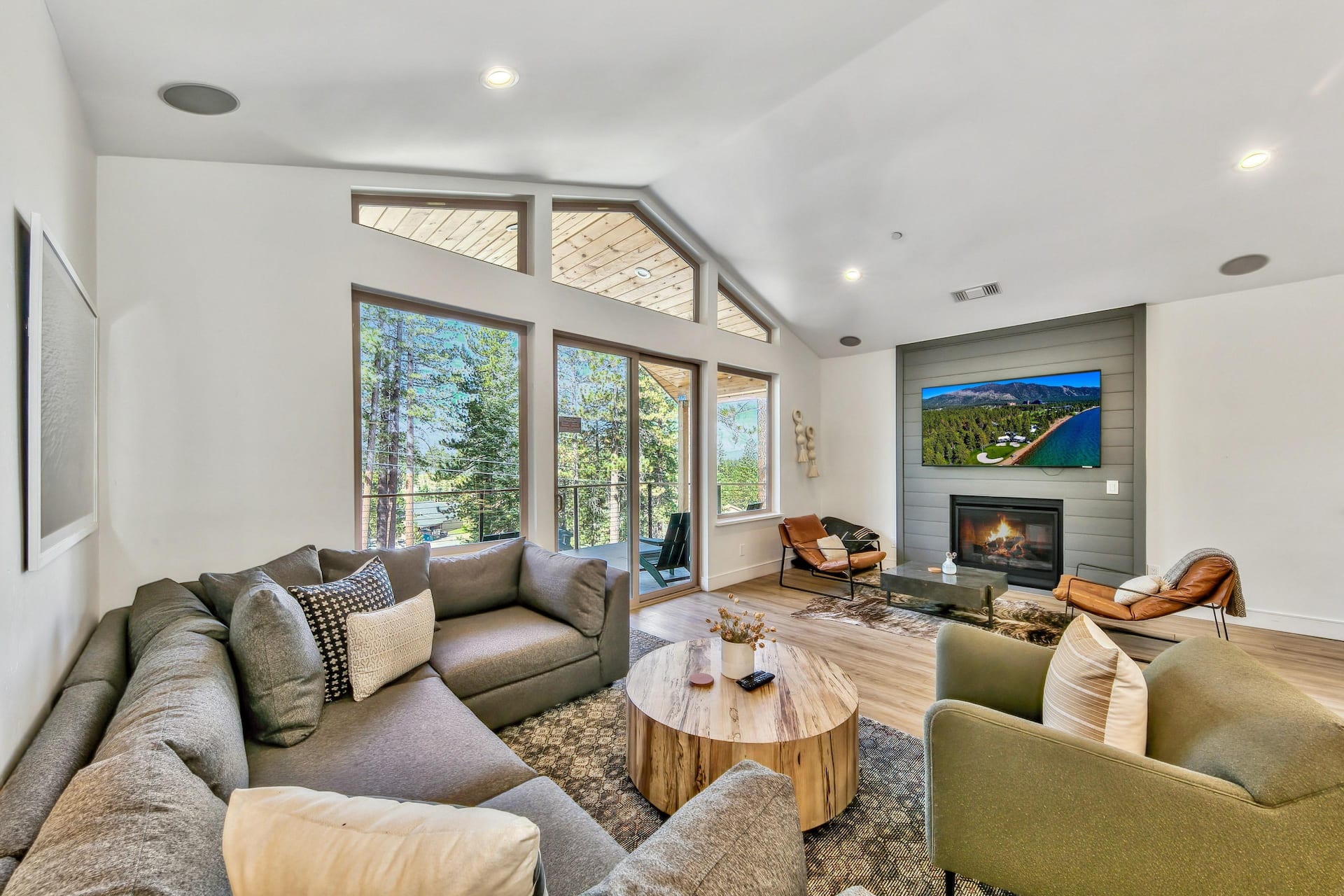 High Meadow Luxury 5BR,3BA- 8 Min to Heavenly — photo 2
