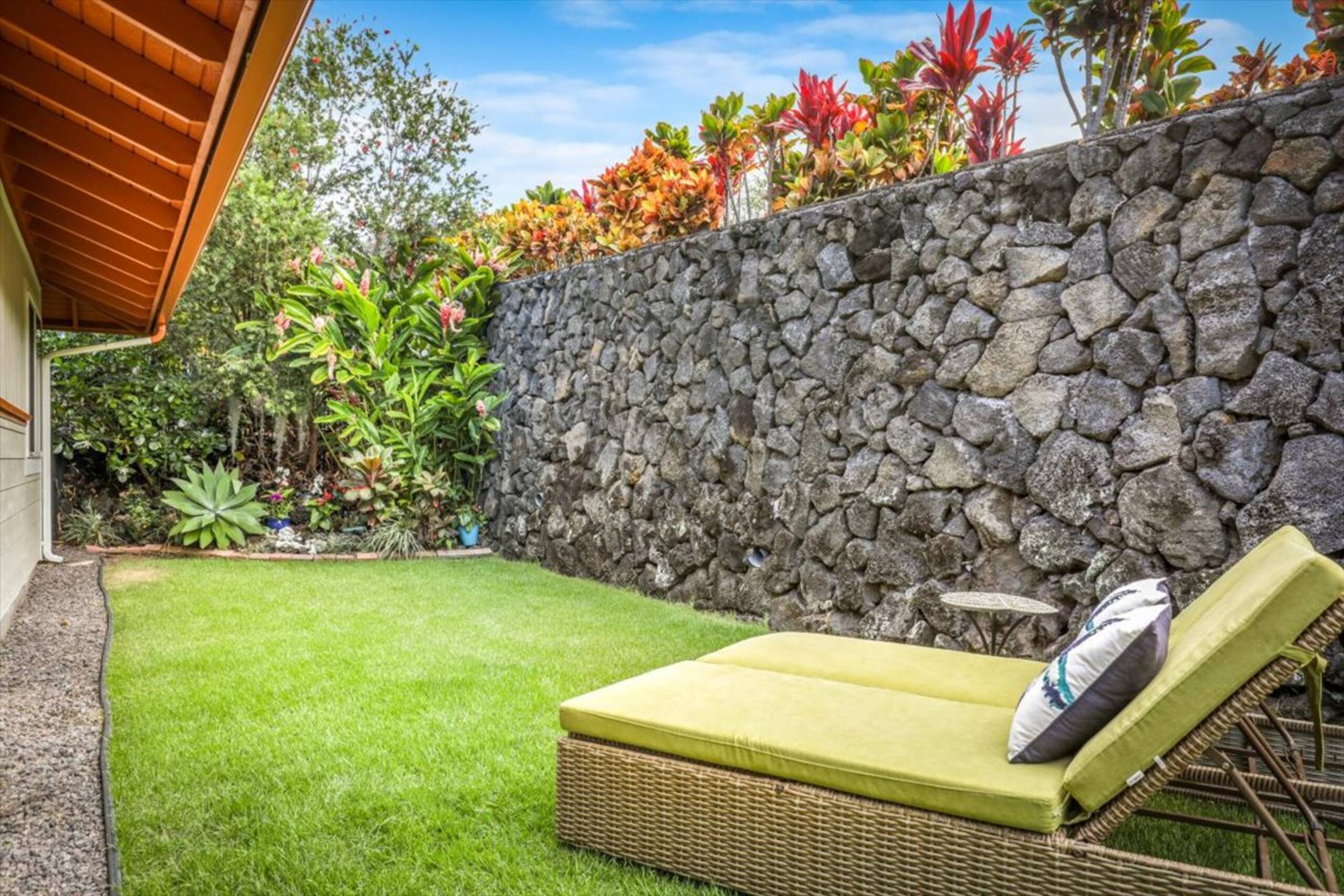 Home in Kailua-Kona · ★5.0 · 2 bedrooms · 3 beds · 2 baths - Image 25