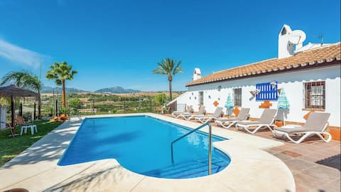 La Viña del Arenal Pizarra by Ruralidays.