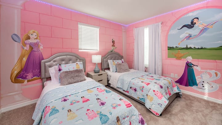 جناح توأم غرفة نوم 4 حمام ملحق في الطابق العلوي
