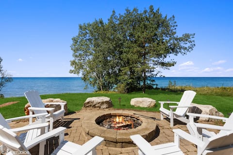 Coastal Living w/ Hot Tub, Firepit & Lakeside Deck